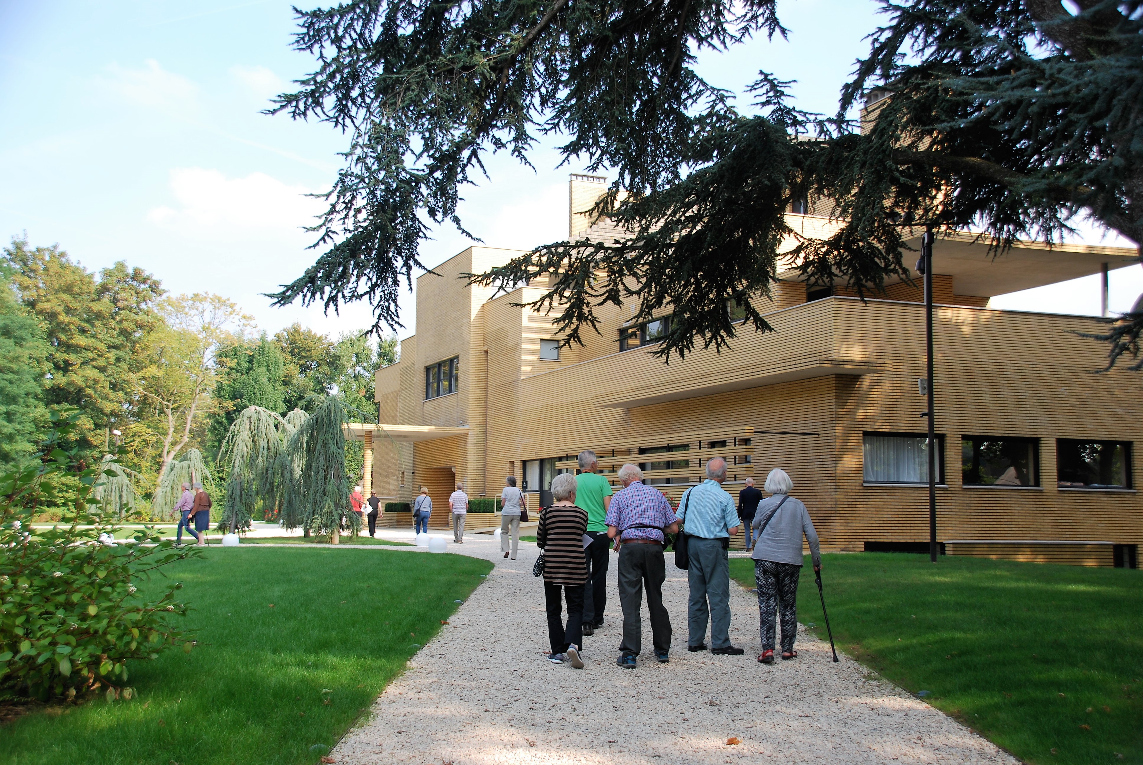 Friends at Villa Cavrois, Crois